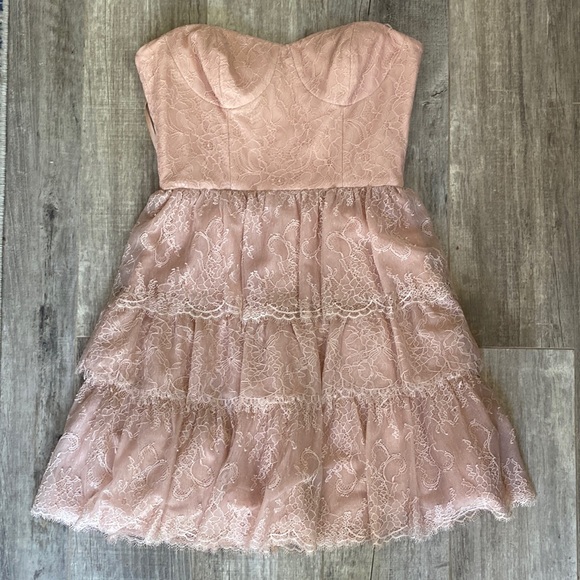 BCBGMAXAZRIA Lilah cocktail dress bare blush pink lace strapless dress. Size 6 - Picture 3 of 6